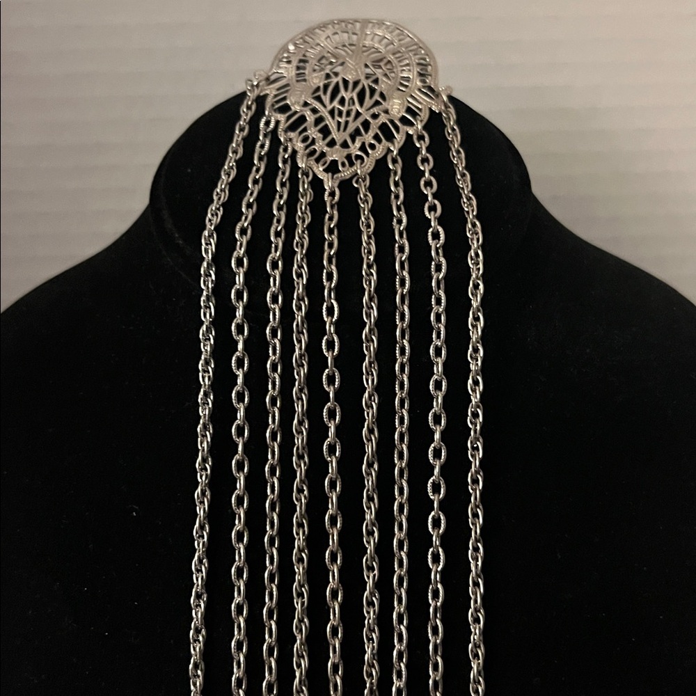 Elegant Silver Chain Tie Brooch Necklace Approximately 12” Long - Picture 3 of 9